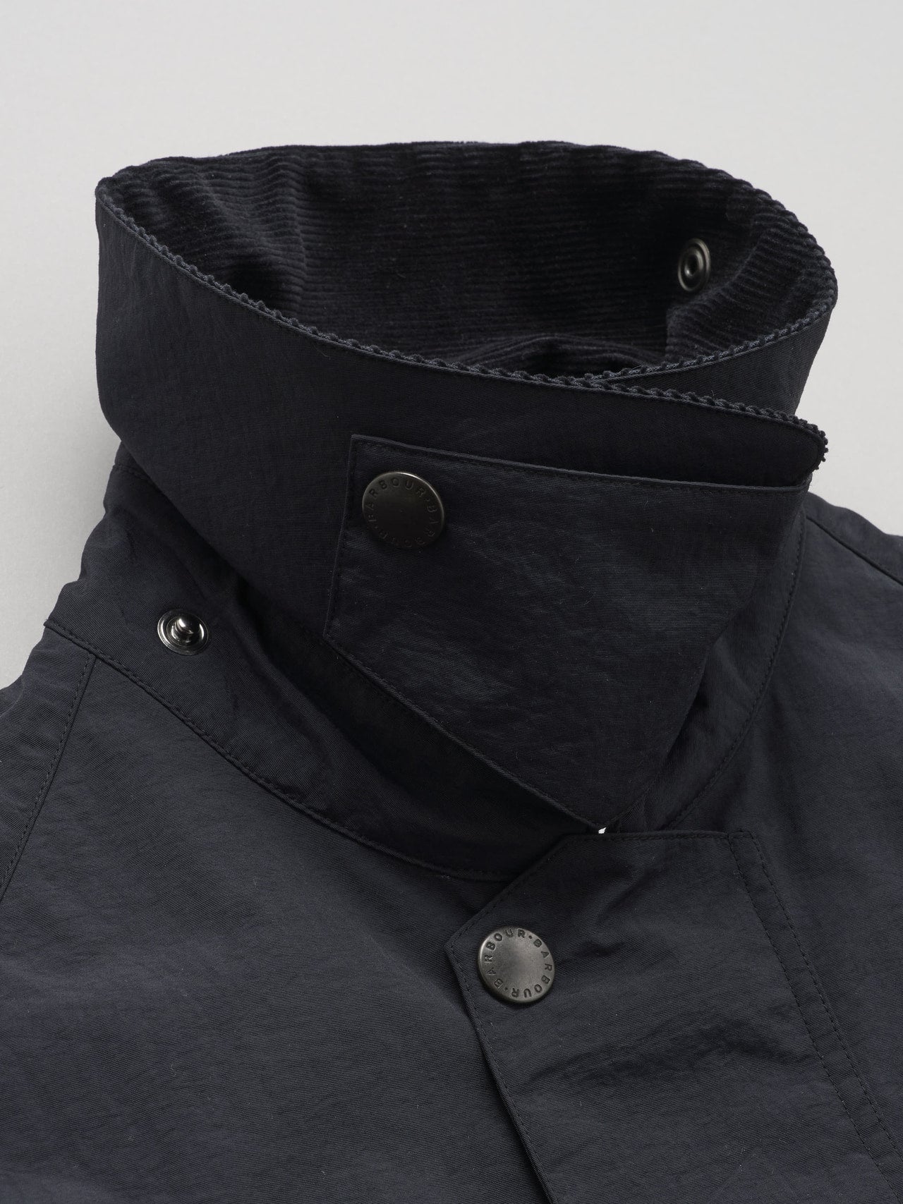 Barbour（バブアー）ナイロン ジャケット Japan Exclusiveの襟部分②