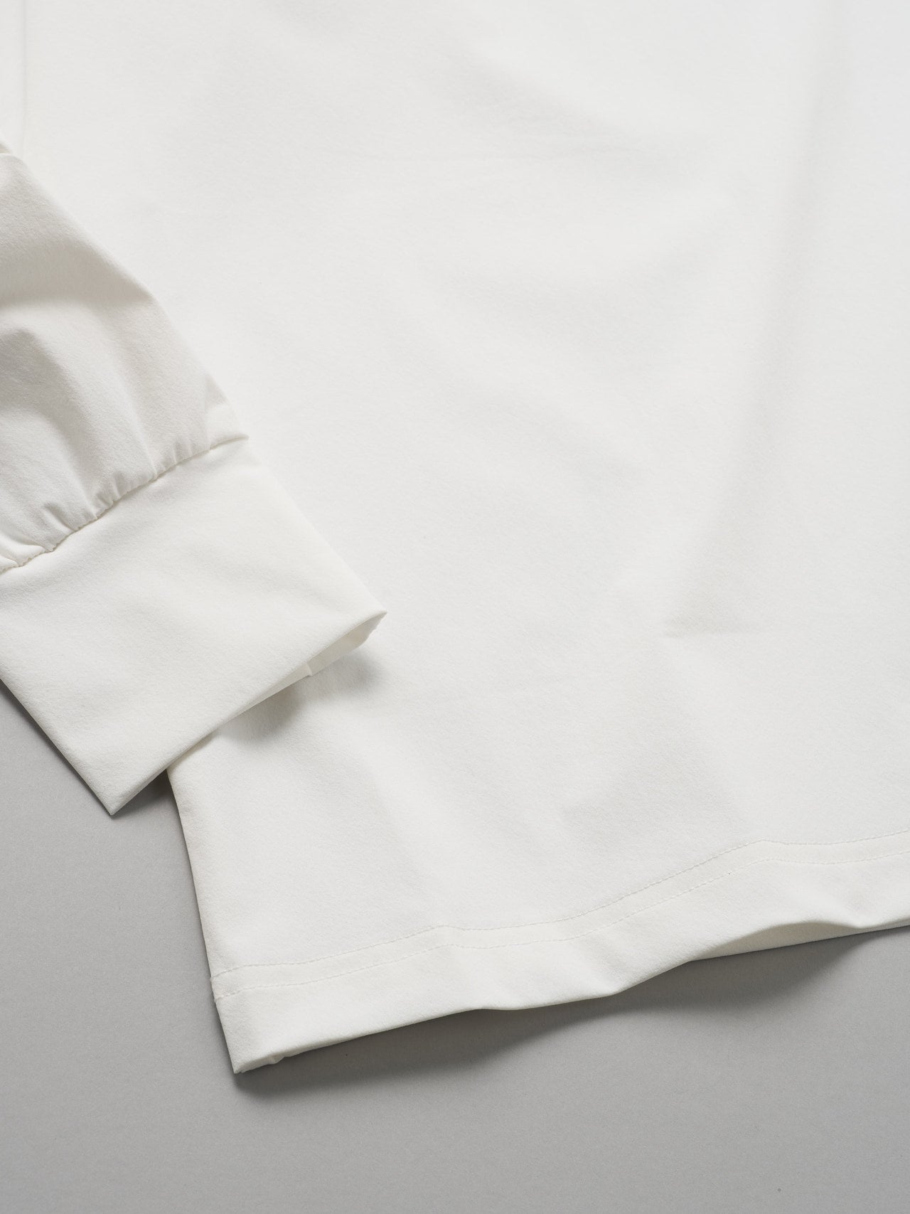 タイオンのTシャツ、カットソー FUNCTION Tの裾