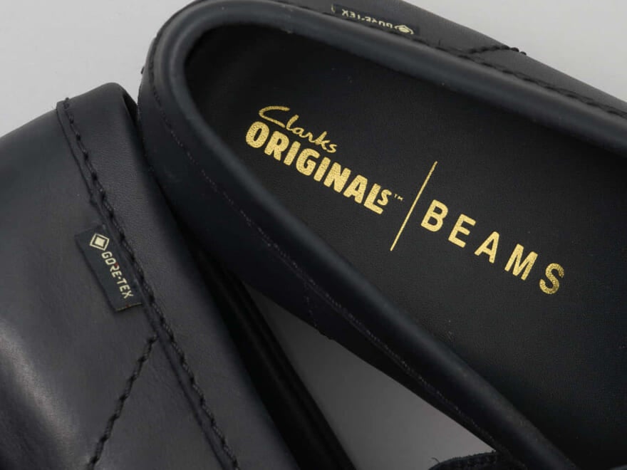 【クラークスの裏名品】「ワラビー」なのにローファーでゴアテックス。雨でも履けるコラボな「Clarks ORIGINALS×BEAMS」新作シューズ。/ワラビームス ローファー GTX