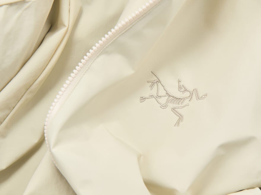 【アークテリクスの防水名品】旅にも日常にも。「ARC’TERYX」のゴアテックスジャケットさえあれば急な雨も楽しめる！／ソラノ フーディ