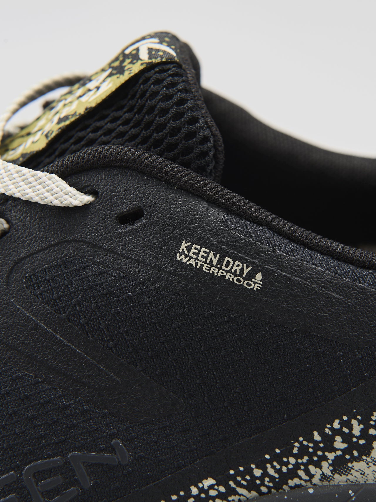 キーンの防水スニーカー／ターギーエイペックスウォータープルーフの防水透湿素材KEEN.DRYのロゴ