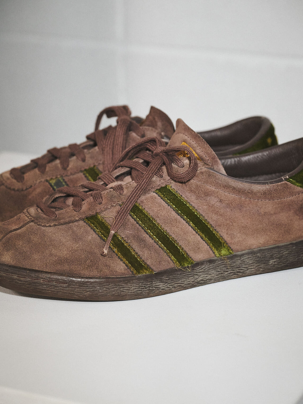 若手スタイリストのベストバイ＿adidas x atmos TOBACCO &ldquo;Nenrin&rdquo;サイド