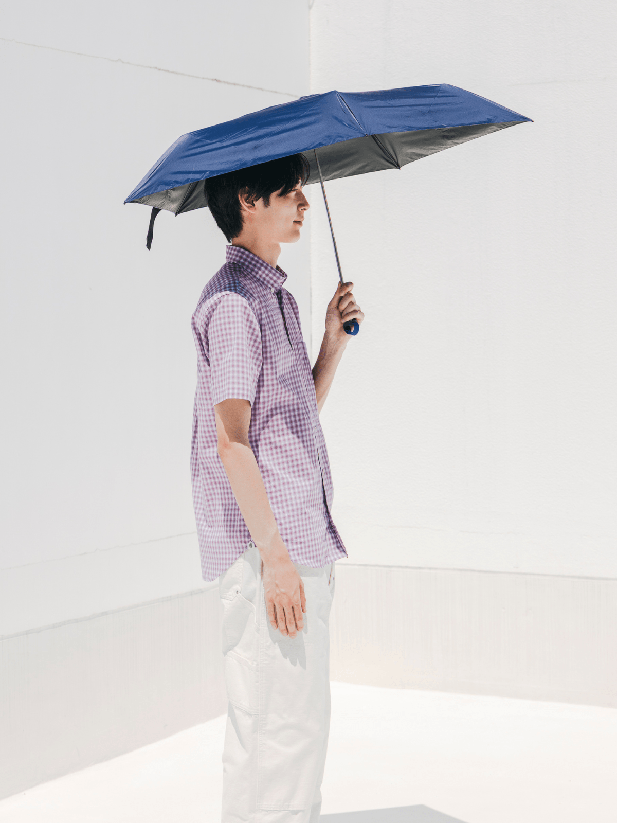 ファミリーマート 晴雨兼用軽量スリム傘の使用イメージ