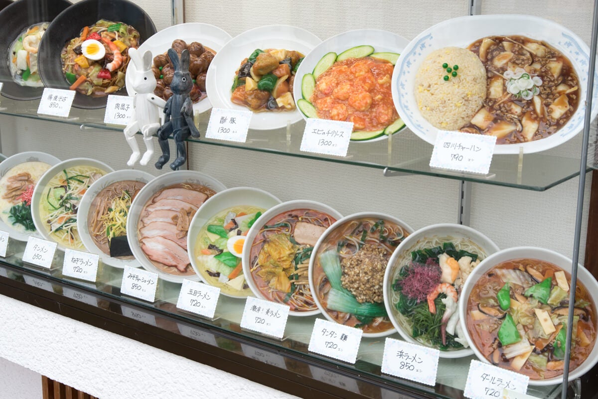 岩手県宮古市『冨士乃屋』店先に並んだショーケース