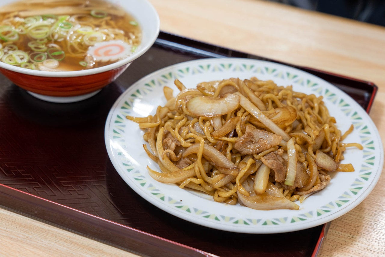 青森県平川市『大十食堂』やきそば×ラーメンのセット