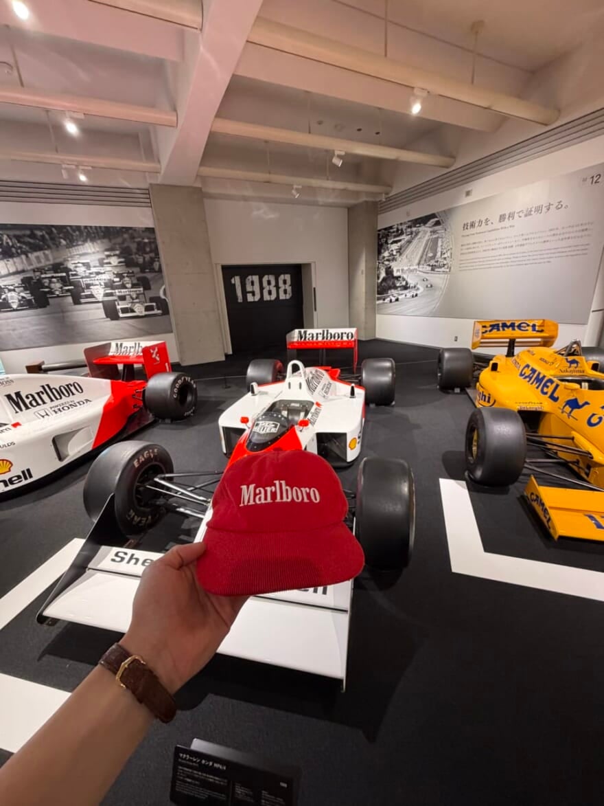 マルボロのヴィンテージキャップとF1マシン