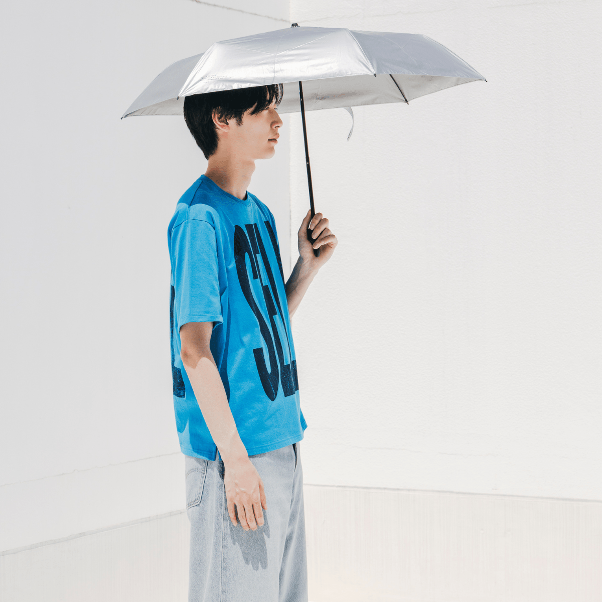 LAKOLE(ラコレ)カラビナ付き晴雨&遮熱折り畳み傘の使用イメージ