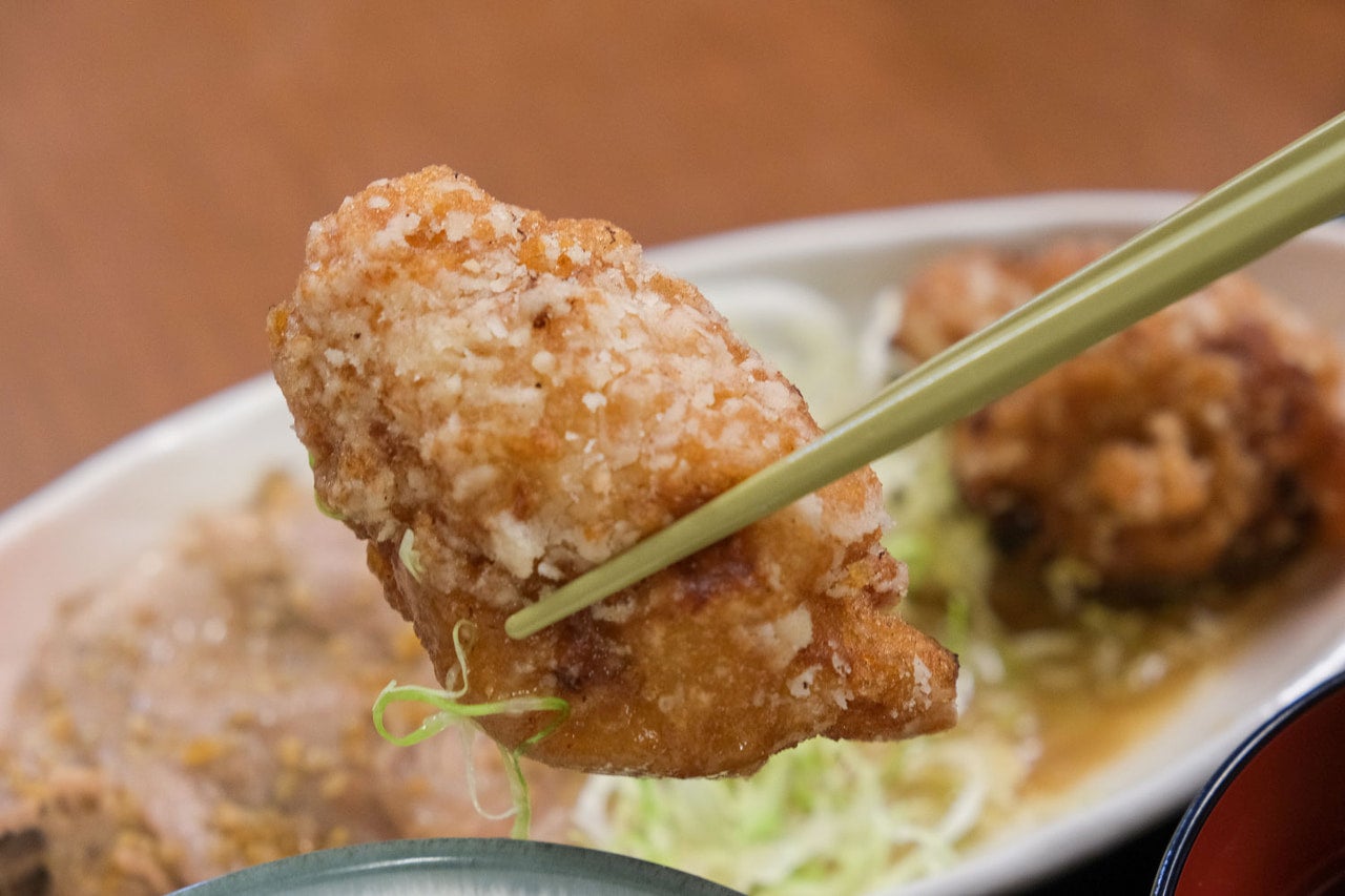 東京都中野区『野方食堂』ジューシーな唐揚げ