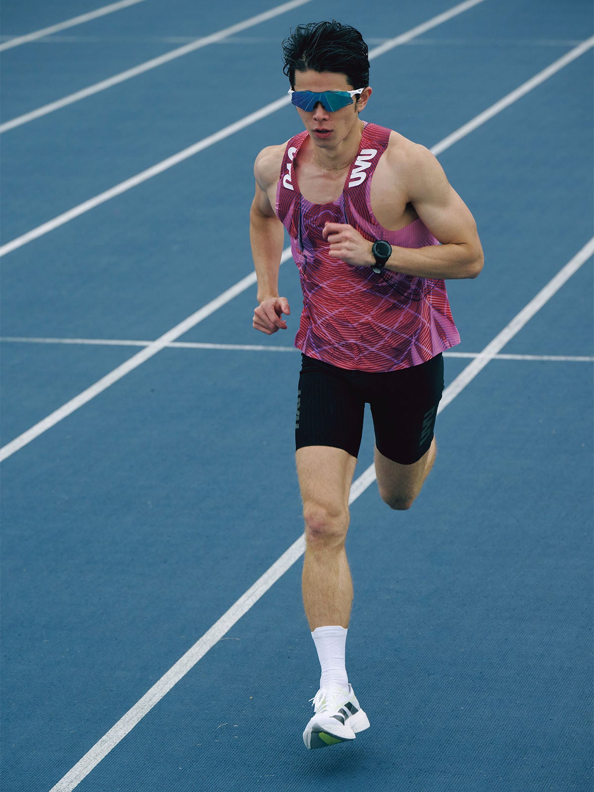 UVUレースベストが主役のランニングスタイル