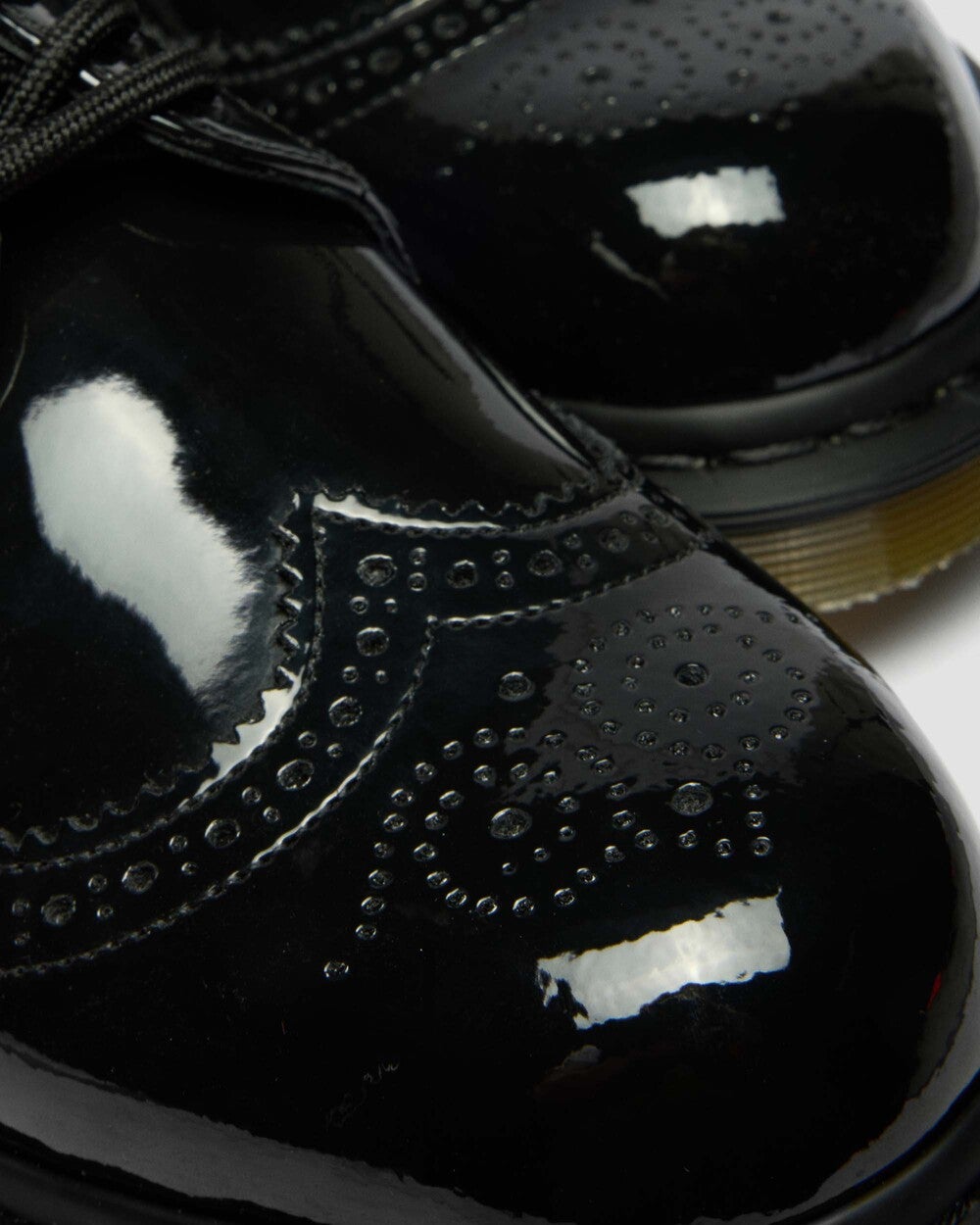 「Dr. Martens」&times;「fragment」 FRAGMENT HOLLINGBORN BROGUE　トゥ　寄り