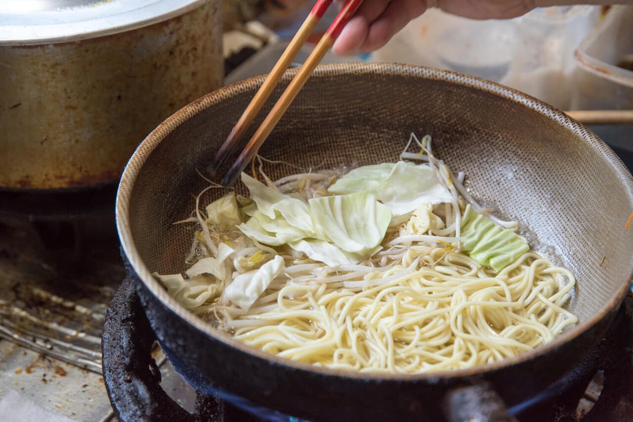 大分県豊後高田市『大寅屋食堂』ちゃんぽんを作り始める