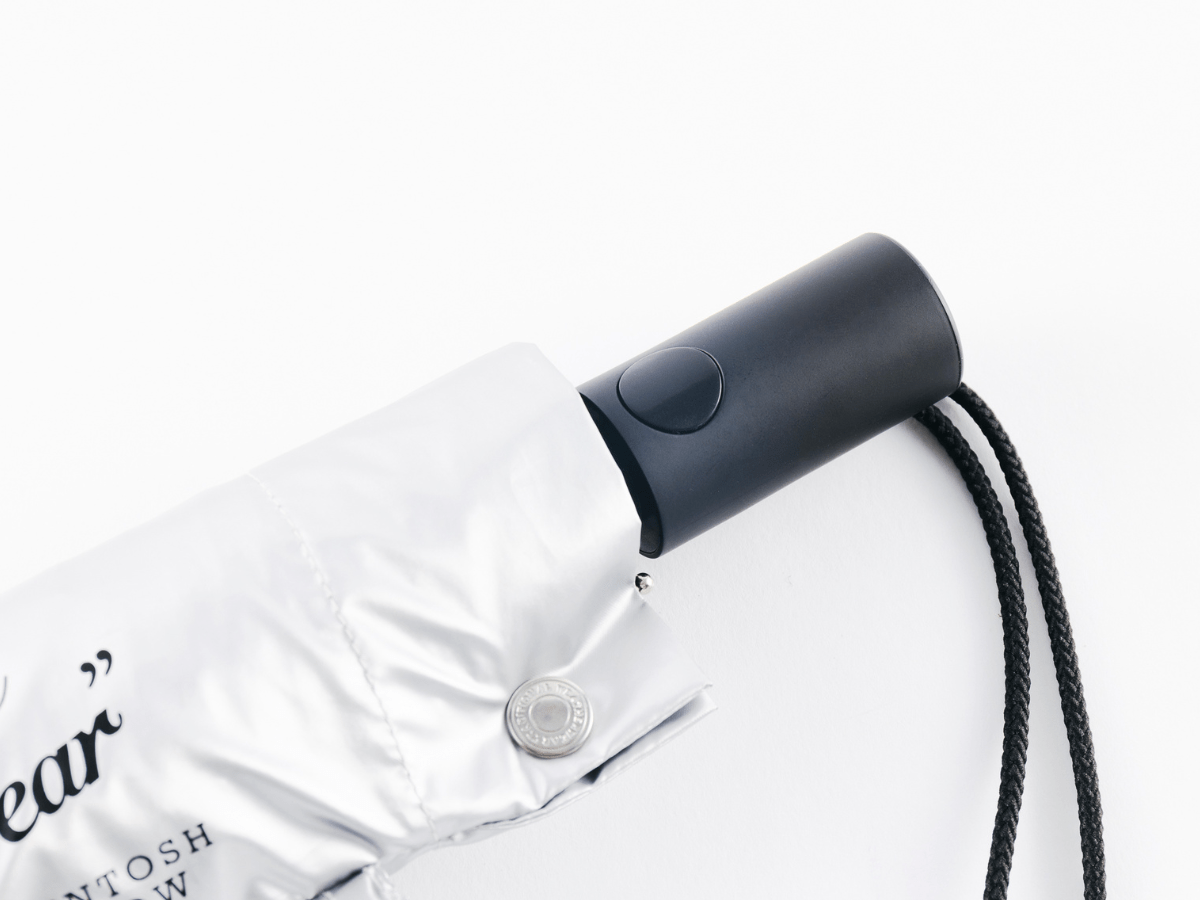 トラディショナル ウェザーウェア LIGHT WEIGHT UMBRELLAのワンタッチ開閉ボタン