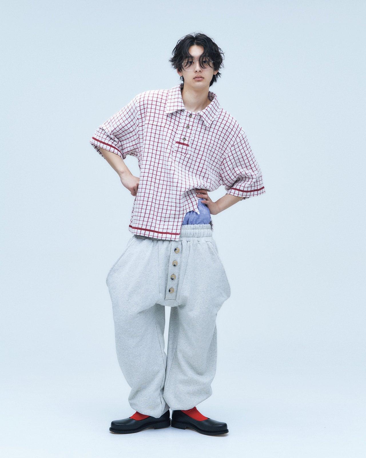 石川愛大が着用するウィリアム パーマーのポロシャツ、パンツ、ショーツ