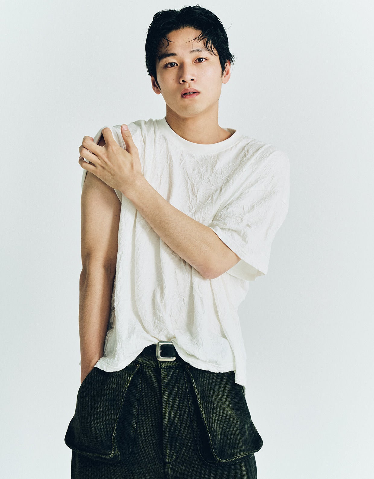 中川大輔が着用するカーター ヤングのＴシャツ