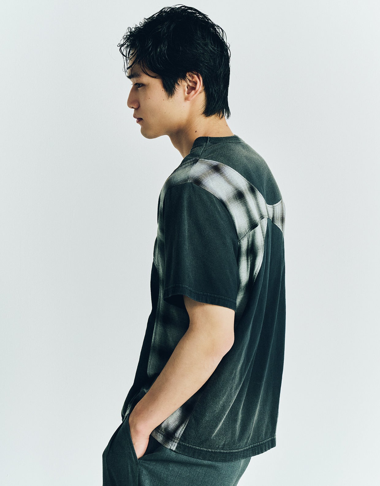 中川大輔が着用するコッキデザイン事務所のＴシャツ