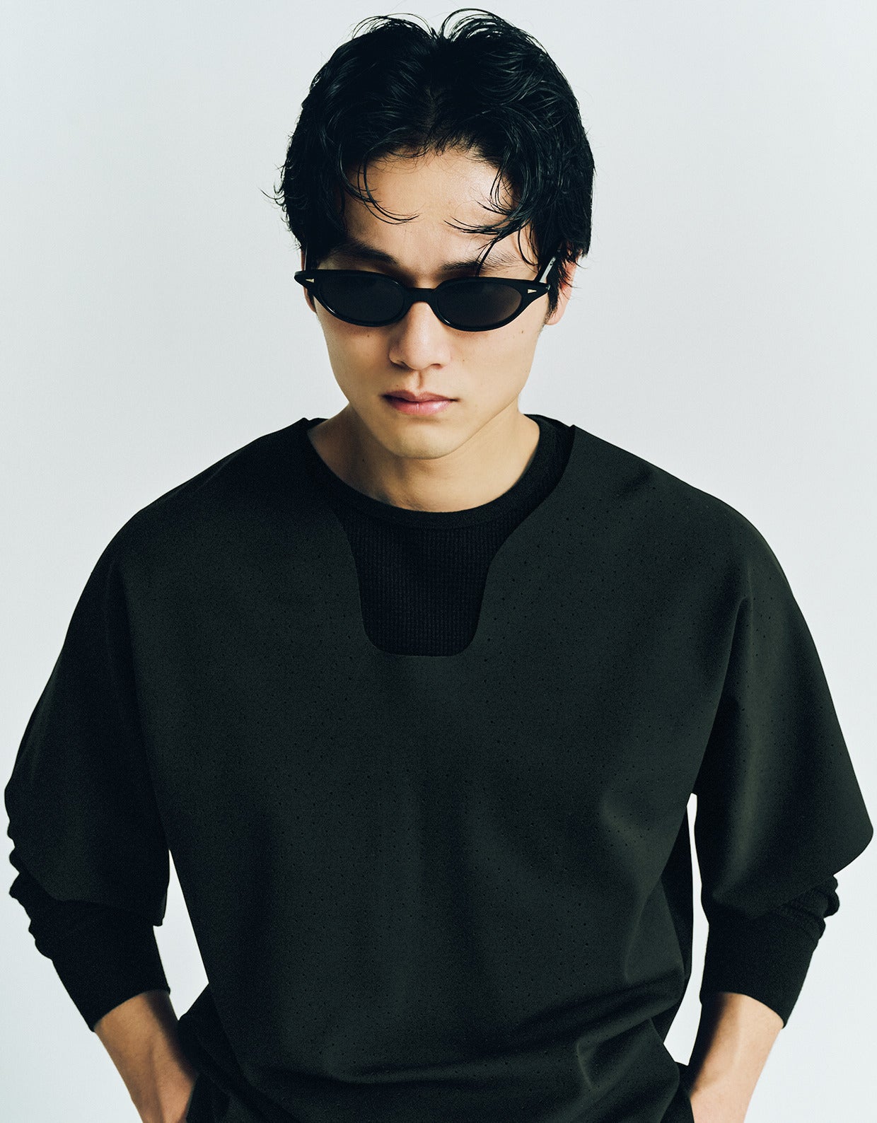 中川大輔が着用するサヴァス アレキサンダーのＴシャツ