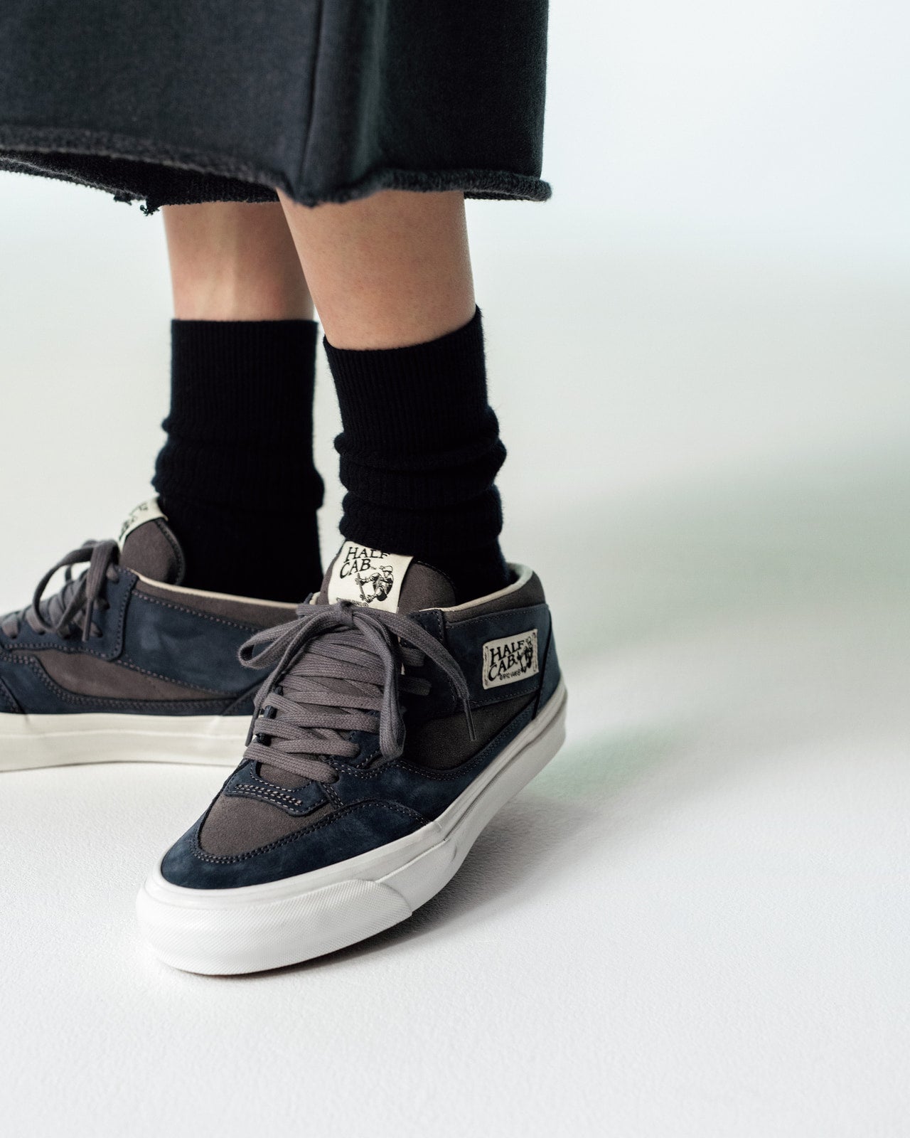 高橋璃央が着用するdDdDdDdのショーツ、Vansのスニーカー2