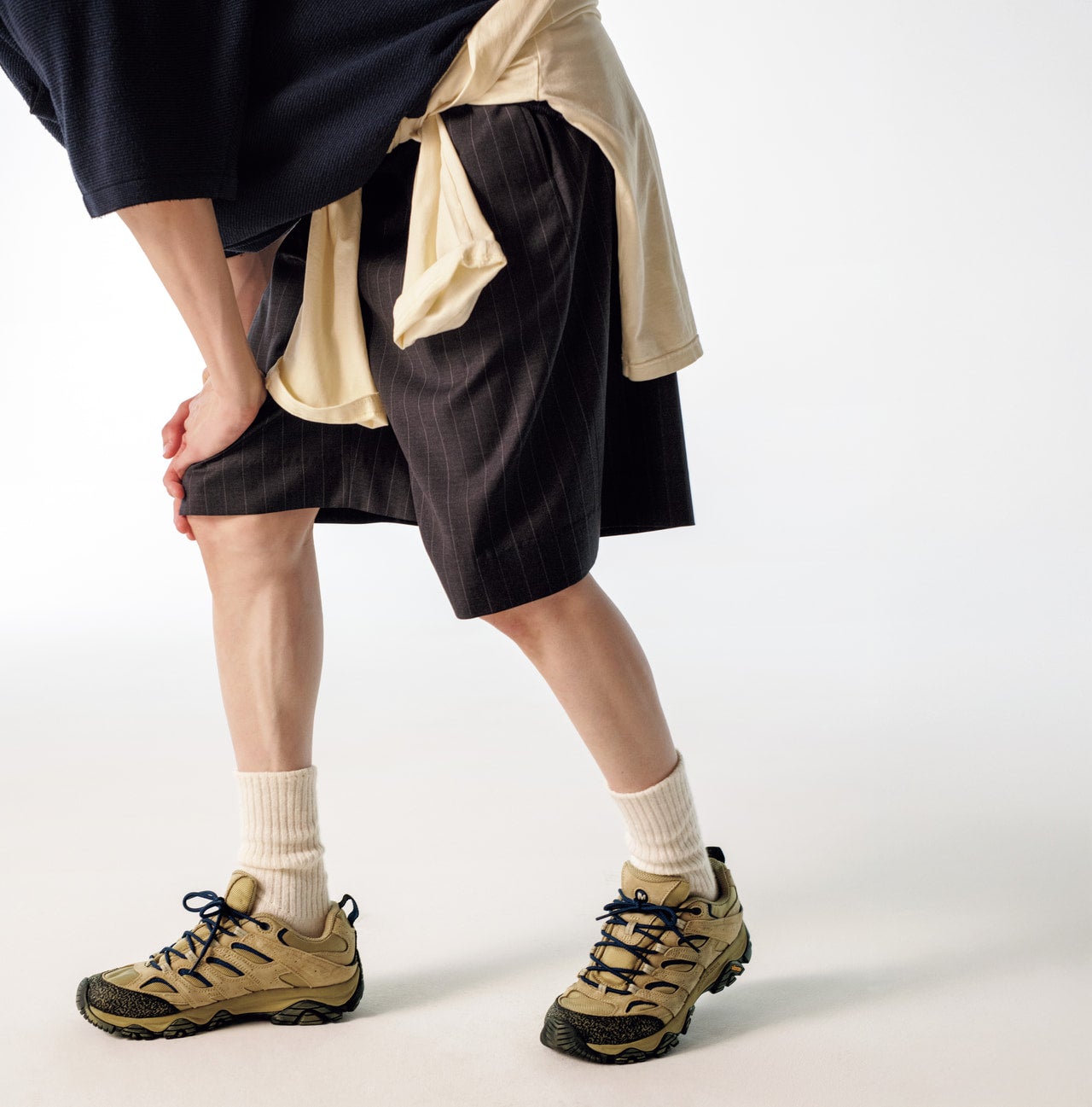 LOEFFのショーツ、Khakis × MERRELLのスニーカー