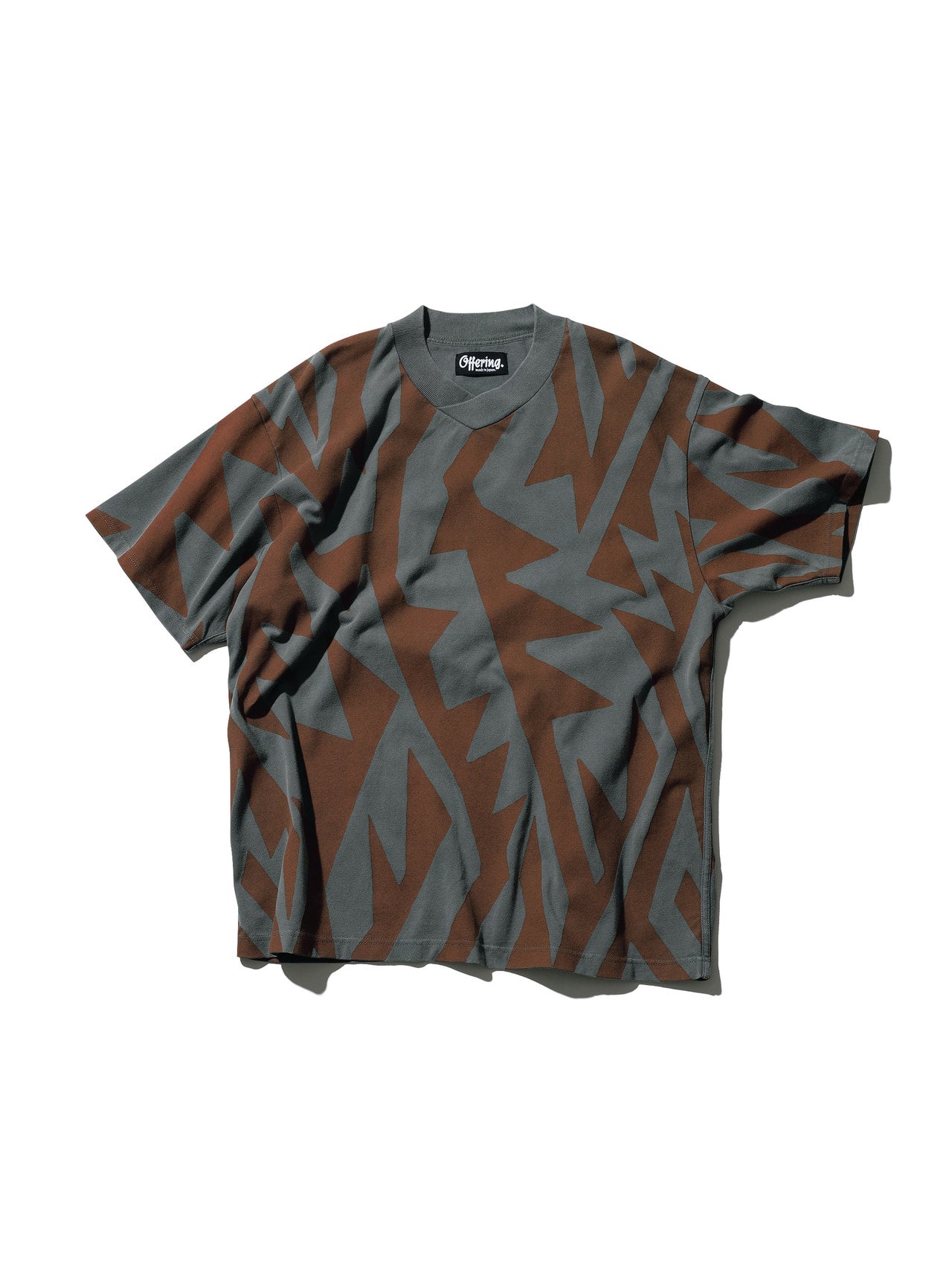 オファリングのTシャツ