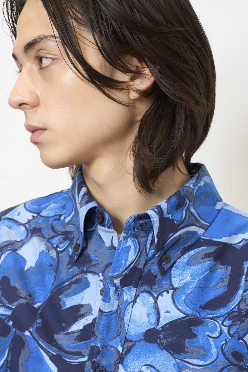 ユニクロ最新コラボ/UNIQLO F.RISSO(ユニクロ エフ・リッソ)/サマーカプセルコレクション2026のオックスフォードオーバーサイズシャツの襟元