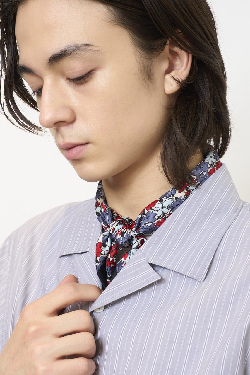 ユニクロ最新コラボ/UNIQLO F.RISSO(ユニクロ エフ・リッソ)/サマーカプセルコレクション2026のブロードシャツ 襟元