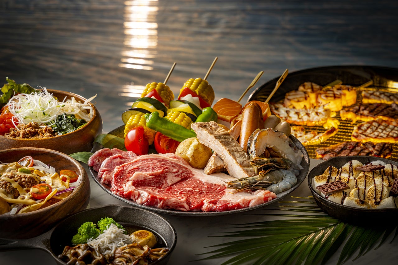 ヒルトン東京ベイのプールサイドレストラン（テラス席）で楽しめるディナーBBQ