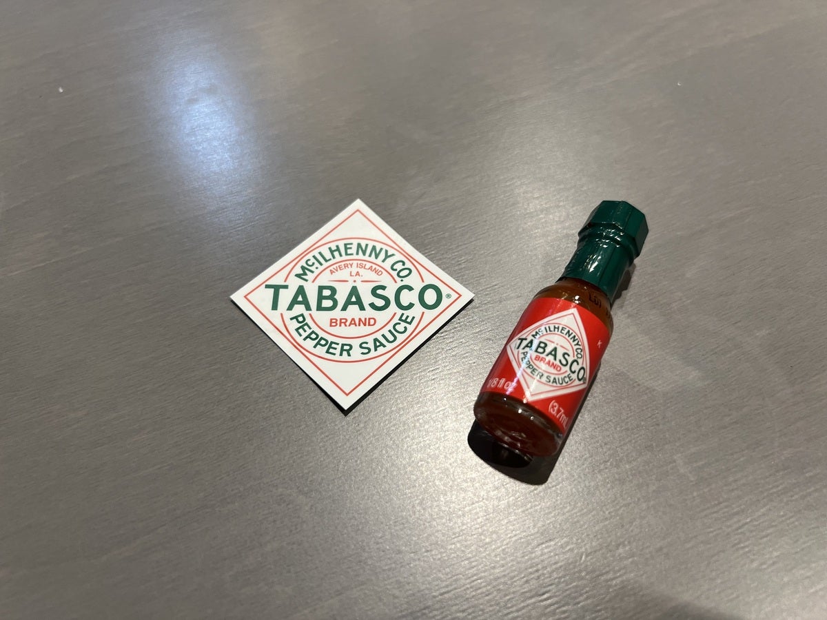 TABASCO&reg;ソースミニボトル（3.7ml）やブランドロゴステッカー