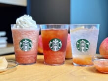 【スタバ 新作レポ】2026年ピーチメニューを飲み比べ!フラぺチーノ®、チラックス、ティー、どれがオススメ?カスタムも紹介