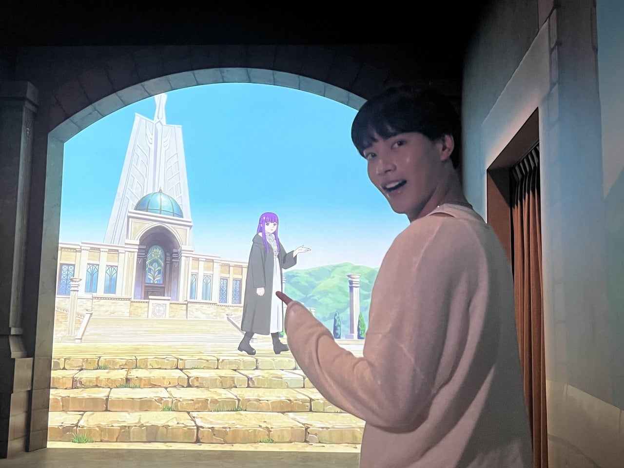 『葬送のフリーレン ストーリー・ウォーク ～追憶の旅～』スクリーンと神谷空