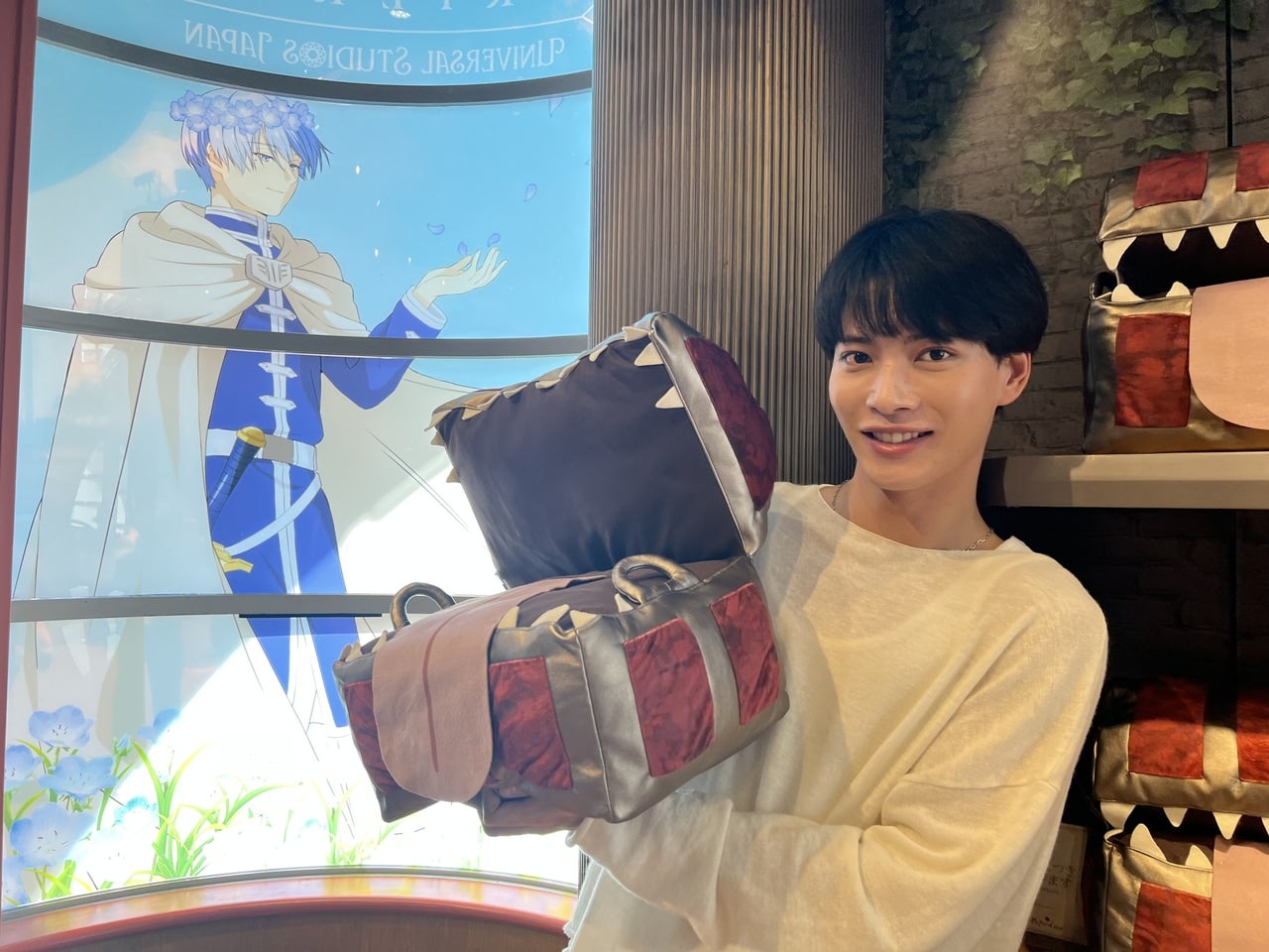  『葬送のフリーレン グッズエリア」　クッション