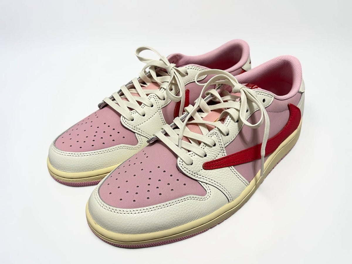 エディター愛用ナイキスニーカー／Travis Scott &times; Nike Air Jordan 1 Retro Low OG "Sail/Tropical Pink"　全体
