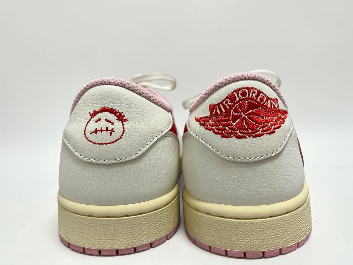 エディター愛用ナイキスニーカー／Travis Scott &times; Nike Air Jordan 1 Retro Low OG "Sail/Tropical Pink"踵