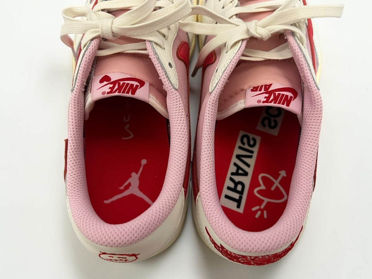 エディター愛用ナイキスニーカー／Travis Scott &times; Nike Air Jordan 1 Retro Low OG "Sail/Tropical Pink"　インソール