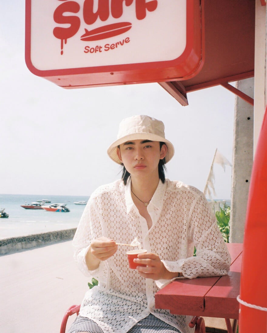 Soft Surfでソフトクリームを食べる豊田