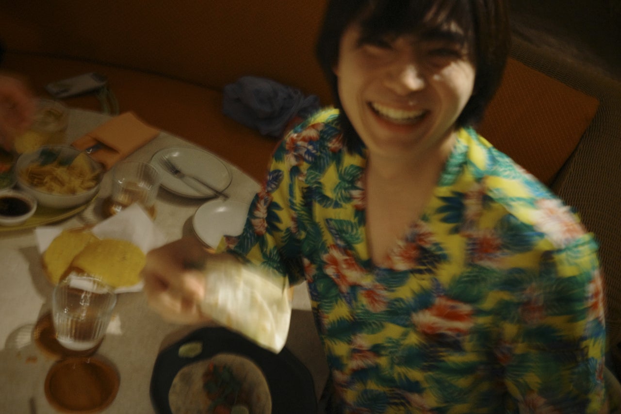 「ザ・スタンダード・パタヤ・ナ・ジョムティエン」ディナーを食べる豊田