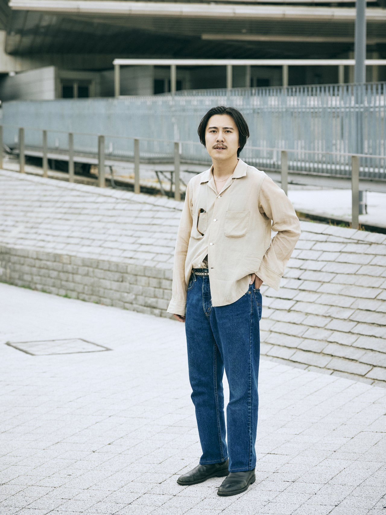 〈BRACKNEY LEATHER WORKS〉のベルト 着こなし