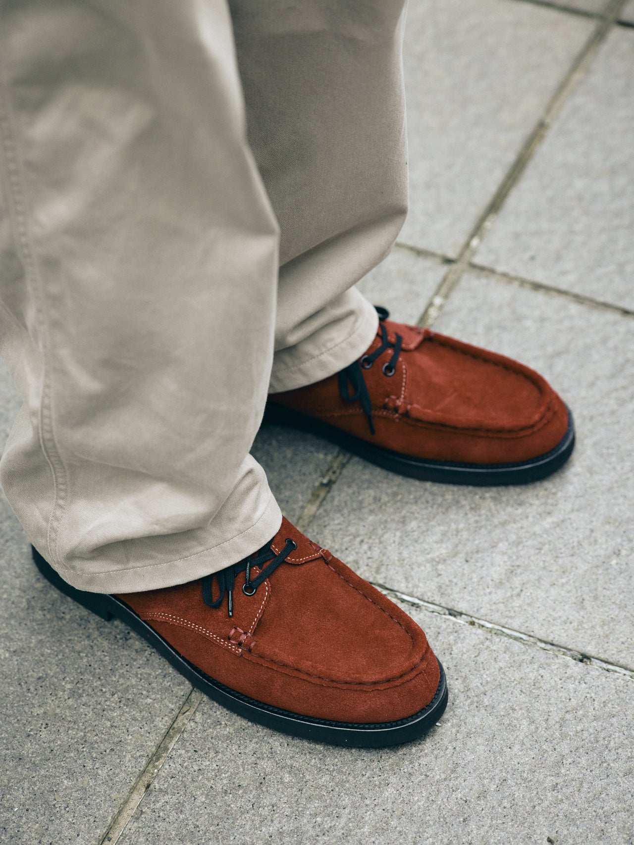 〈Marbot for Steven Alan〉のモカシンシューズの着こなし
