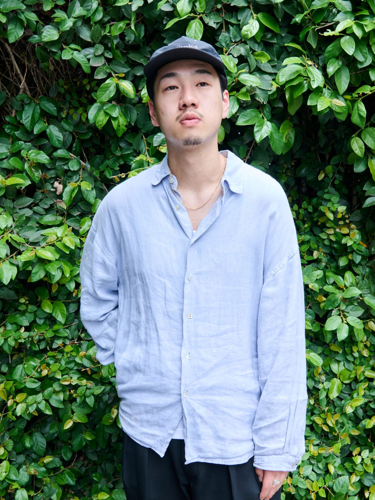 新濱さん　ヴァンズスニーカースナップ、上半身寄り