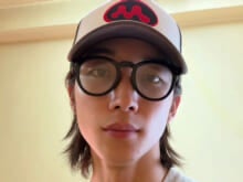 モデル仲間と遊んだ日。光からダーツの技術を学び中[四坂亮翔ブログ]