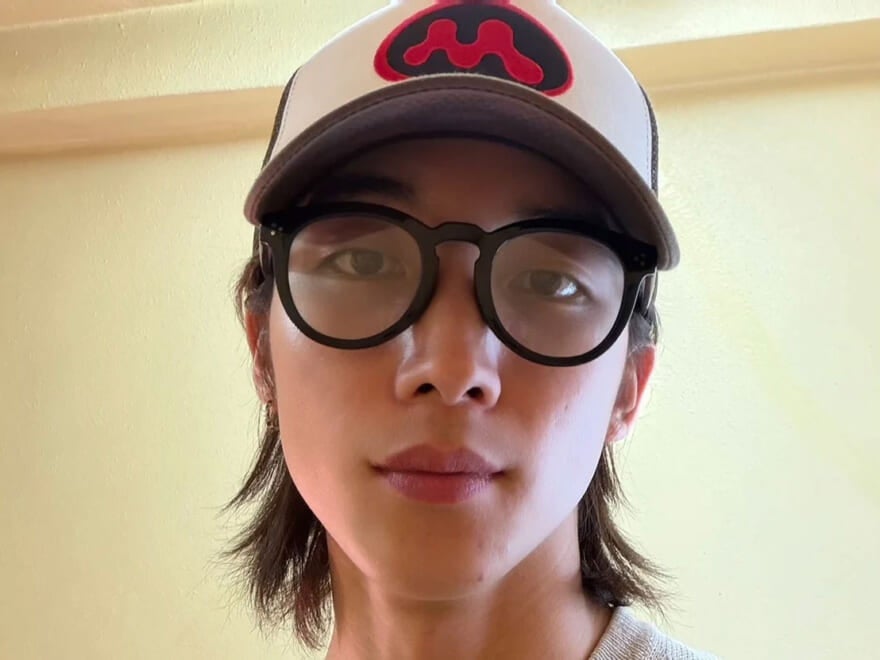 モデル仲間と遊んだ日。光からダーツの技術を学び中[四坂亮翔ブログ]