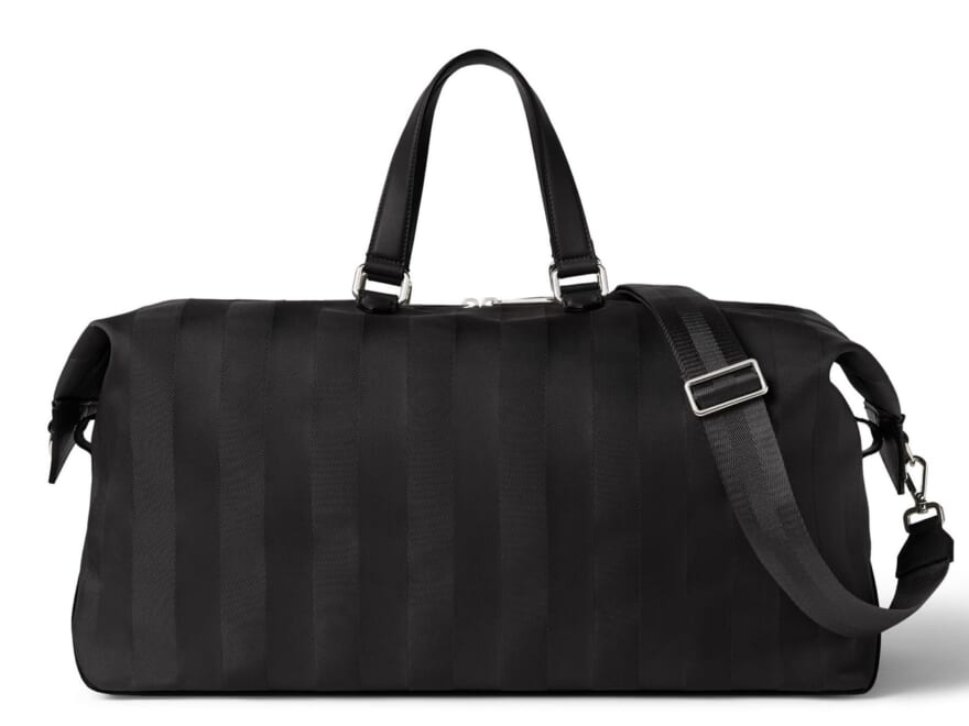 「フェンディ」から人気メンズバッグ“フェンディ ルイ ダッフル”の新色が登場。シックで軽やかなナイロン素材が夏気分にぴったり!