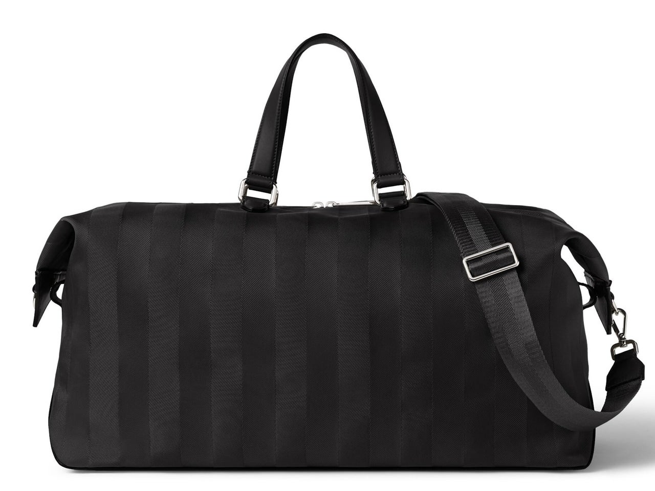 「フェンディ」から人気メンズバッグ“フェンディ ルイ ダッフル”の新色が登場。シックで軽やかなナイロン素材が夏気分にぴったり！