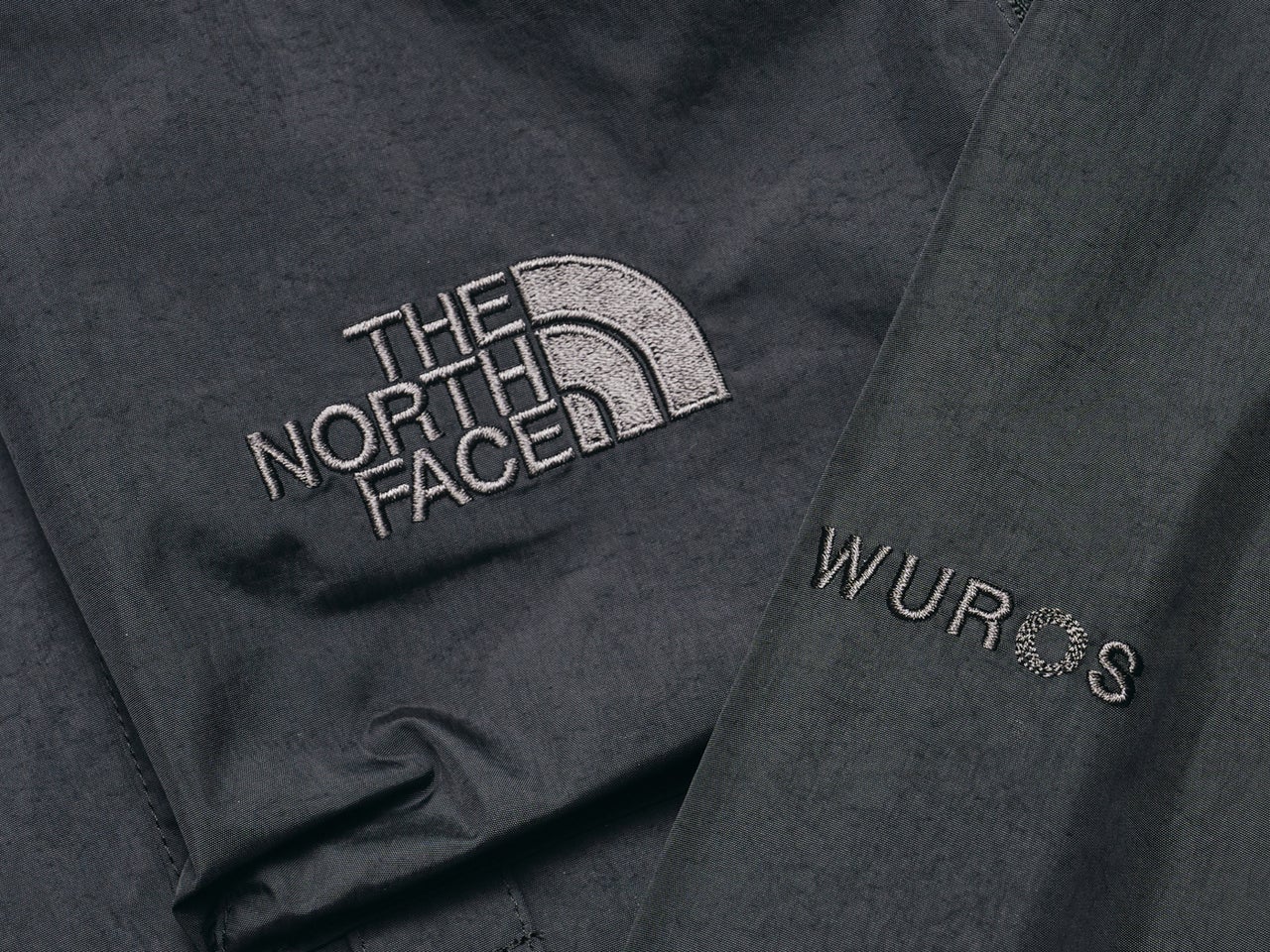 【ザ・ノース・フェイスの黒い防水名品】レインコートにはない“ポンチョ”ならではの魅力とは／WUROS Field Utility Poncho