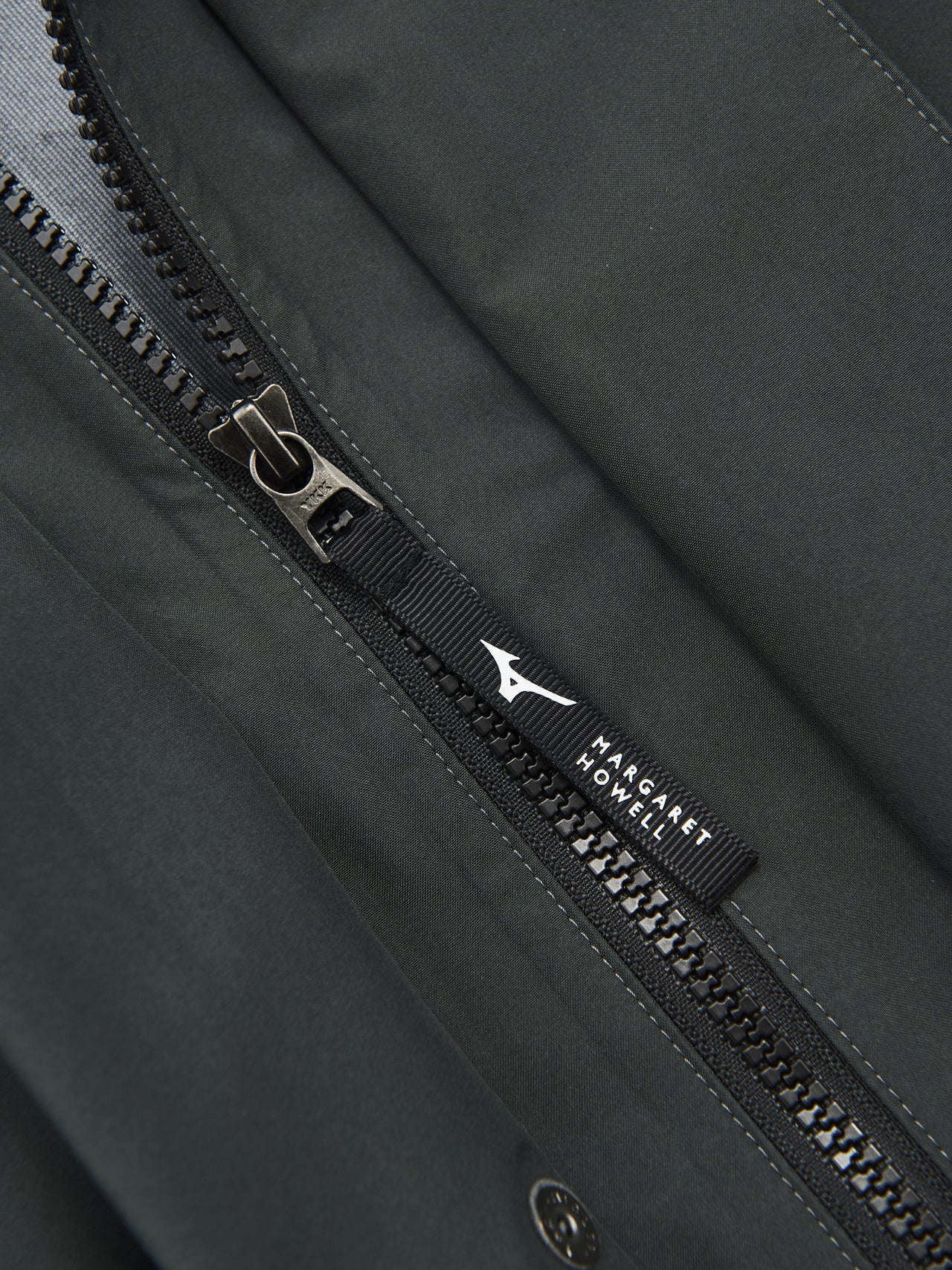 ミズノ&times;マーガレット・ハウエル、GORETEX JACKET、ファスナー