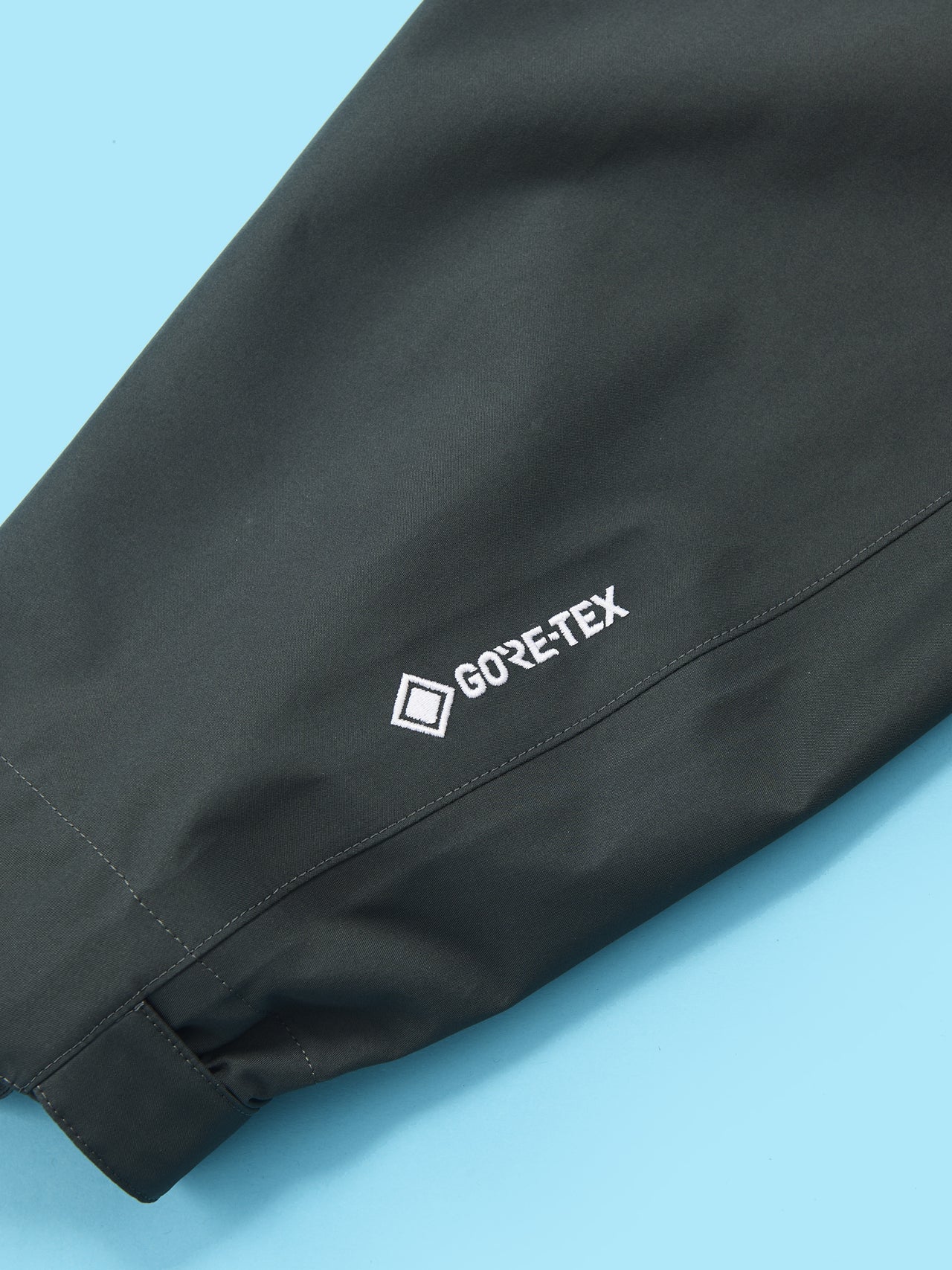 ミズノ&times;マーガレット・ハウエル、GORETEX JACKET、袖、ゴアテックスロゴ