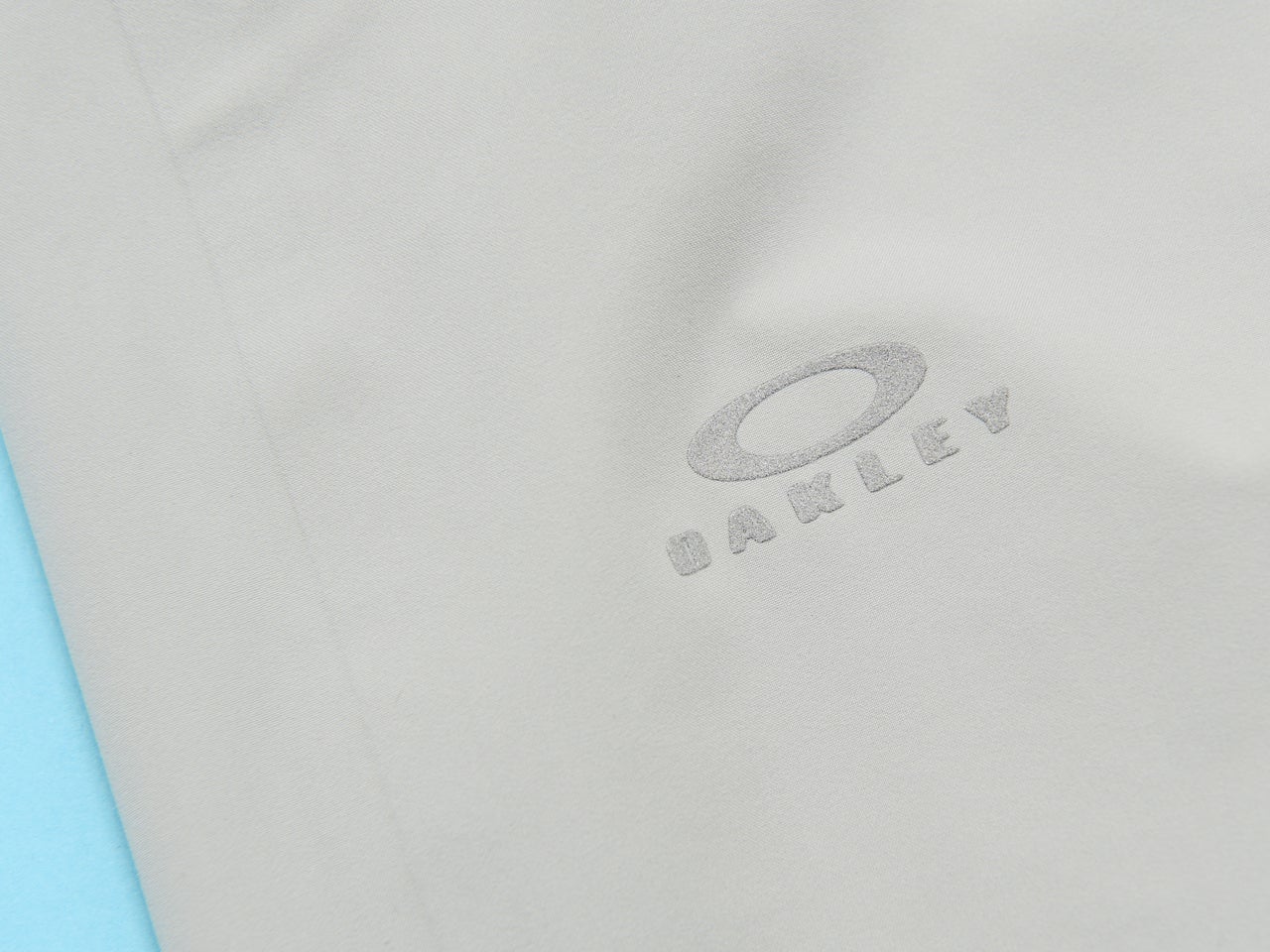 【オークリーの防水名品】いま注目すべきは、タウンユースできる本命テックウェア！／Latitude Veil Pant