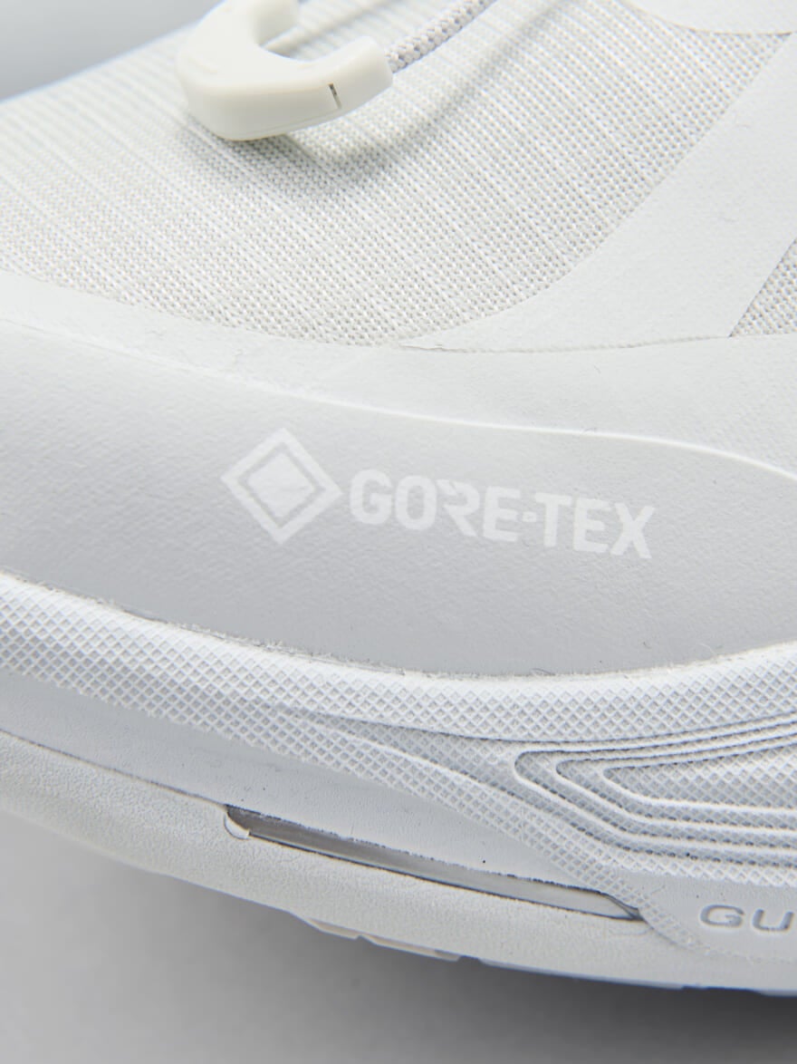 アシックスの防水スニーカー/ゲルライドウォーク GORE-TEX 2のロゴ