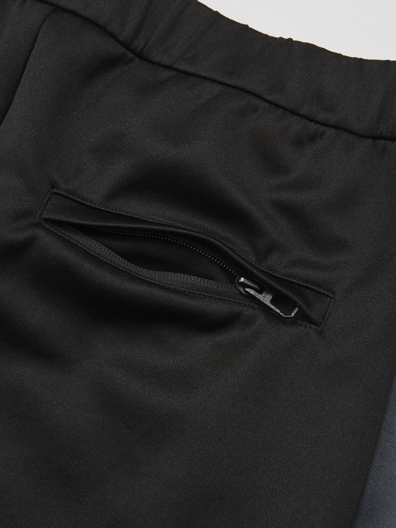 プーマの新作トラックパンツ／T7 WIDE TRACK PANTSのバックポケット
