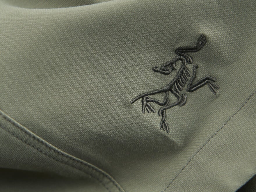 【涼しい!アークテリクスのショーツ】ちょっと差をつけられるワンポイントロゴが魅力/ARC’TERYX クラッグ コットン ショーツ 9 インチ