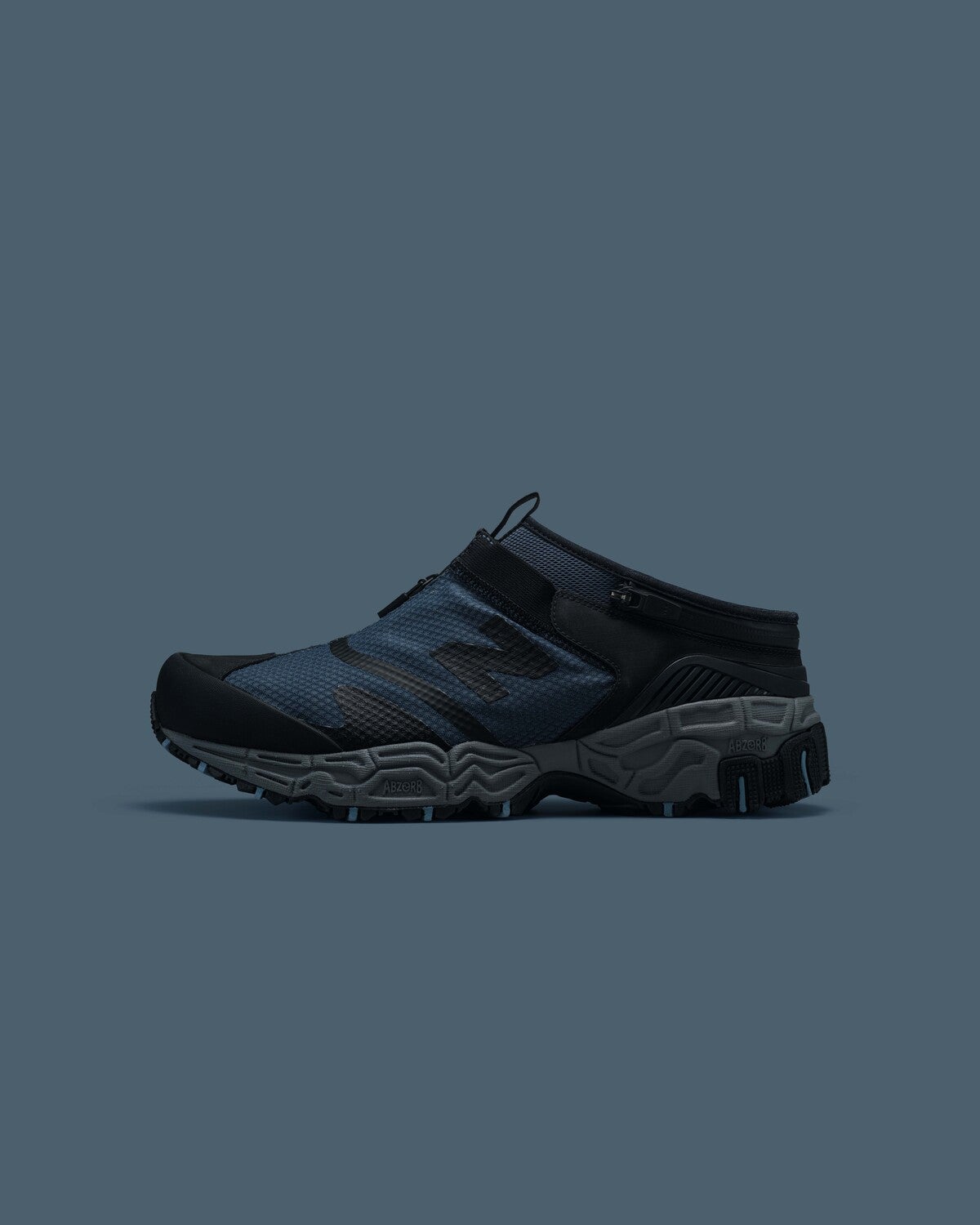 TOKYO DESIGN STUDIO New Balance Niobium Concept 1　ネイビー　ミドルカット　サイド